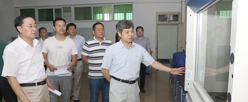 董事长李俊、副董事长刘彦明调研实验室建设工作
