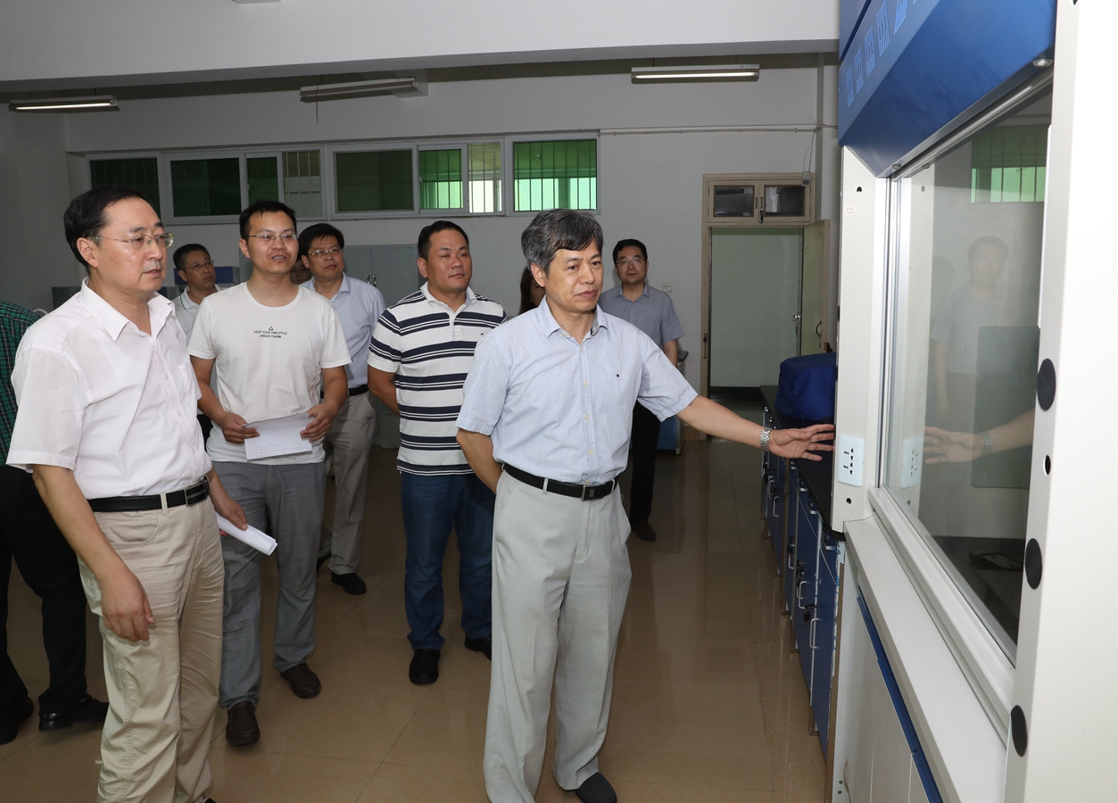 董事长李俊、副董事长刘彦明调研实验室建设工作